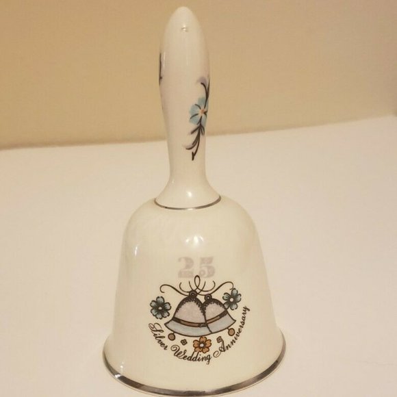 Vintage Fine Staffordshire Ceramics Wedding Bell - Picture 1 of 6